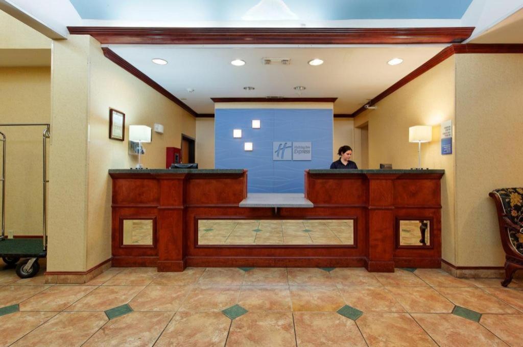 Holiday Inn Express Crockett By Ihg Eksteriør bilde