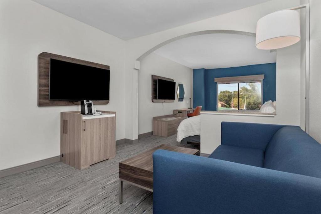 Holiday Inn Express Crockett By Ihg Eksteriør bilde